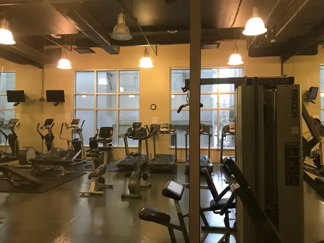 Roommate needed/ large master bedroom - Photo 8