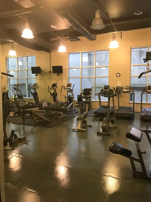 Roommate needed/ large master bedroom - Photo 9