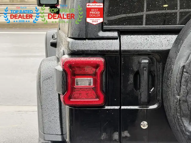 2019 Jeep Wrangler UNLIMITED SAHARA | ONE OWNER | LOADED - Photo 14