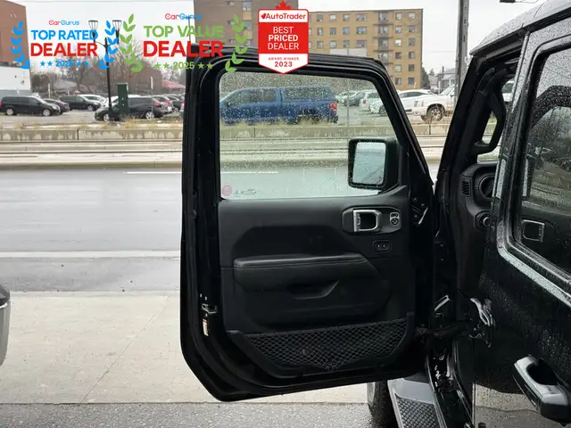 2019 Jeep Wrangler UNLIMITED SAHARA | ONE OWNER | LOADED - Photo 16