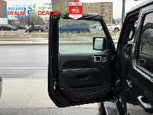 2019 Jeep Wrangler UNLIMITED SAHARA | ONE OWNER | LOADED - Photo 16
