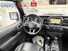 2019 Jeep Wrangler UNLIMITED SAHARA | ONE OWNER | LOADED - Photo 18