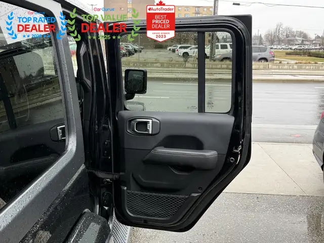 2019 Jeep Wrangler UNLIMITED SAHARA | ONE OWNER | LOADED - Photo 30