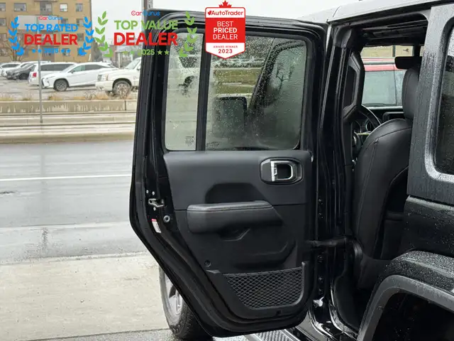 2019 Jeep Wrangler UNLIMITED SAHARA | ONE OWNER | LOADED - Photo 34
