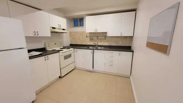 3 Bedroom Basement Richmond Hill - Photo 2