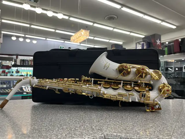 Glory White Laquer E Flat Alto Saxophone