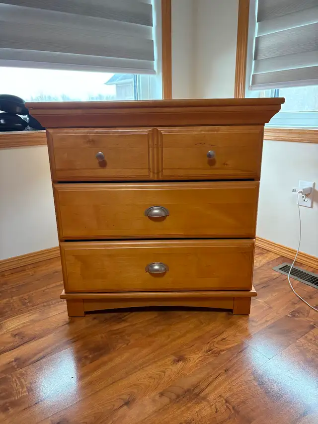 Solid wood bedroom furniture - Photo 2