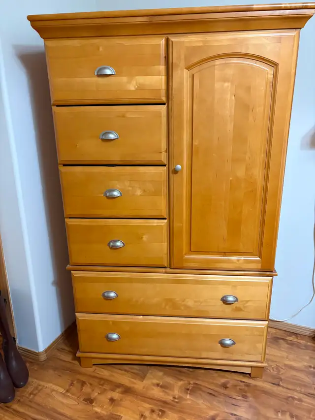 Solid wood bedroom furniture - Photo 3