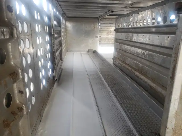 Merritt 53 foot Quad axle cattle liner - Photo 8