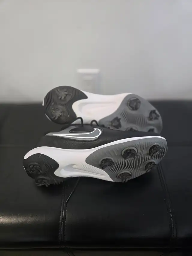 Golf shoes. - Photo 3