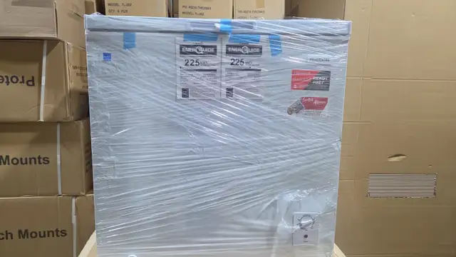 FRIGIDAIRE EFRF7009-WHITE CHEST FREEZER (CONVERTIBLE)