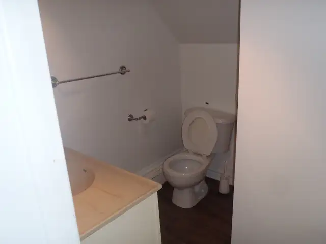 2 Bedroom Main floor apartment for rent - Photo 2