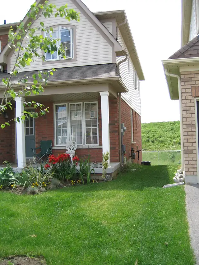 4-Bedroom Detached Upper Unit | North Oshawa - Photo 2