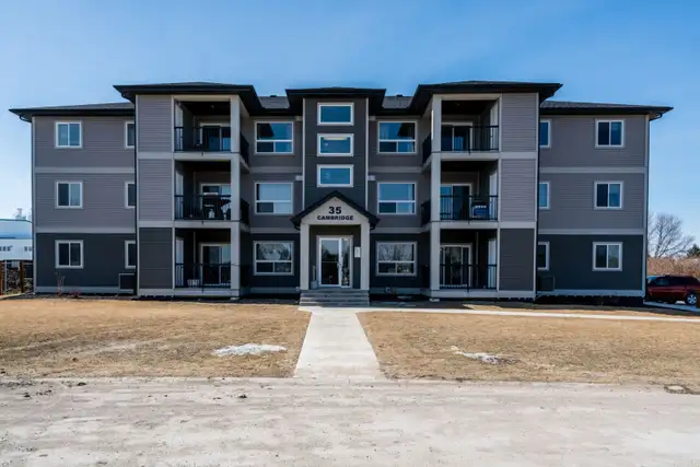 SPACIOUS 3 Bedroom Apartment In Steinbach! Move In Ready! - Photo 10