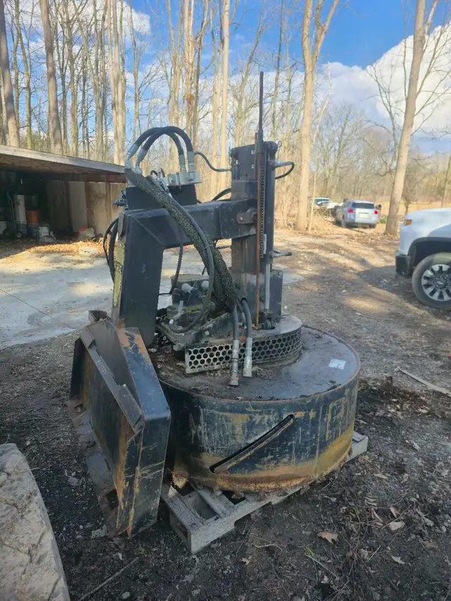 Man holes saw attachment