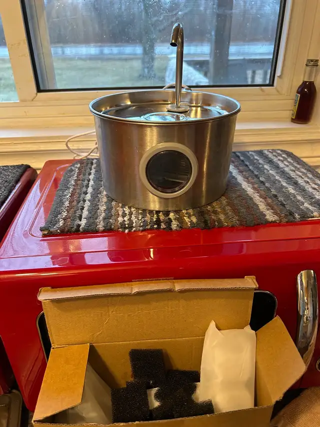 Cat water fountain - Photo 2