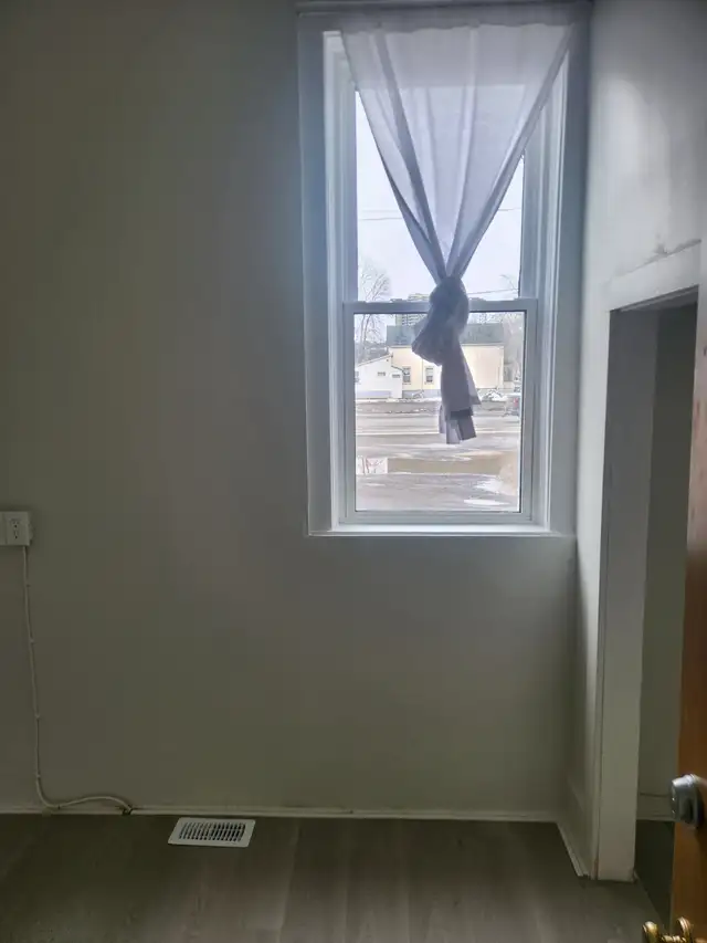 Student Rooms for Rent – Downtown Thunder Bay | $650–$800/mo Al - Photo 4