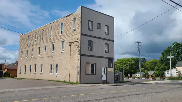 Student Rooms for Rent – Downtown Thunder Bay | $650–$800/mo Al - Photo 7