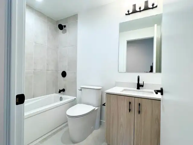 SPACIOUS & MODERN 1 BEDROOM   DEN & 1 BATH CONDO IN BURLINGTON! - Photo 6
