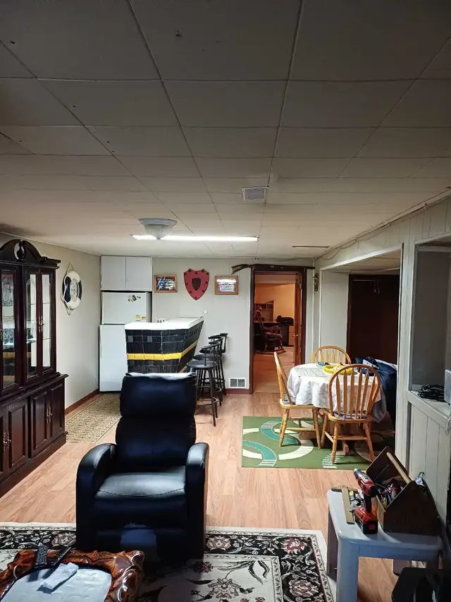 Basement Apartment - 1 Bedroom Available for Rent - Photo 2