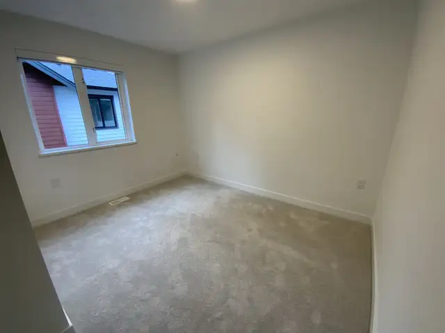 Exquisite 3 Bed   1 den Townhomes in Guildford for Rent! - Photo 5