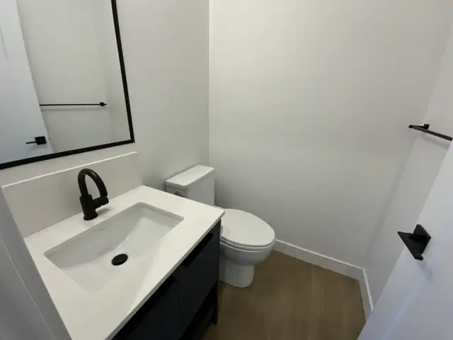 Exquisite 3 Bed   1 den Townhomes in Guildford for Rent! - Photo 9