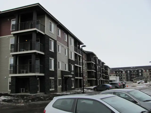 2-Bed 2-Bath Den Condo in Rutherford with Excellent Floor Plan - Photo 10