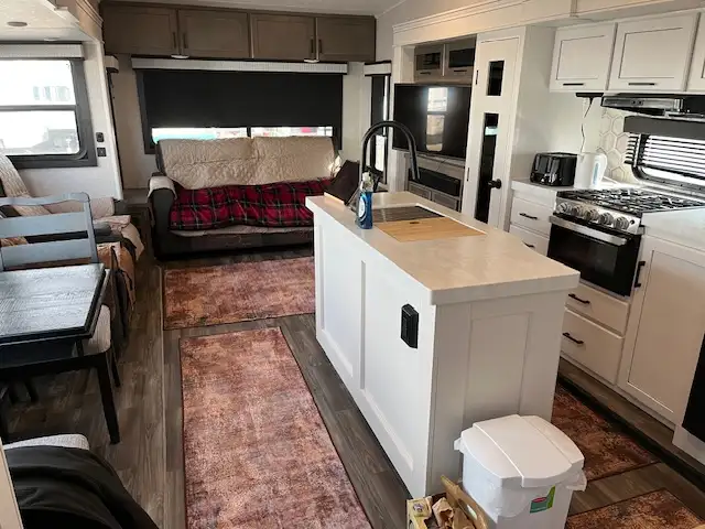 Jayco Eagle 34 ft Fifth Wheel. REDUCED PRICE !! - Photo 2