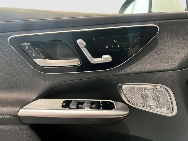 2023 Mercedes-Benz GLC300 4MATIC SUV One owner, great value! - Photo 9