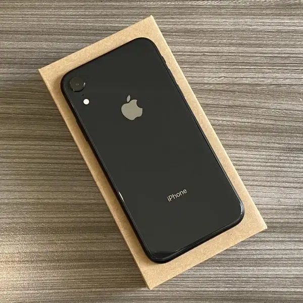 256GB IPHONE 11  BLACK  All ACCESSORIES UNLOCKED-$199