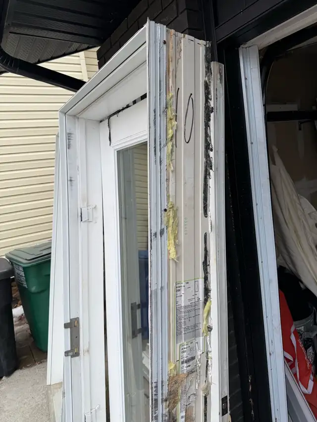 Exterior outswing door - Photo 2