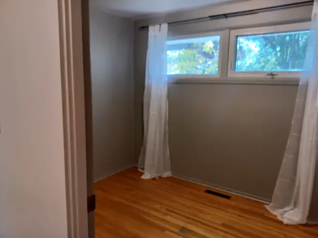 RENOVATED 4 BEDROOM BUNGALOW NEAR UNIVERSITY-$2500.00-APR. 15/26 - Photo 6