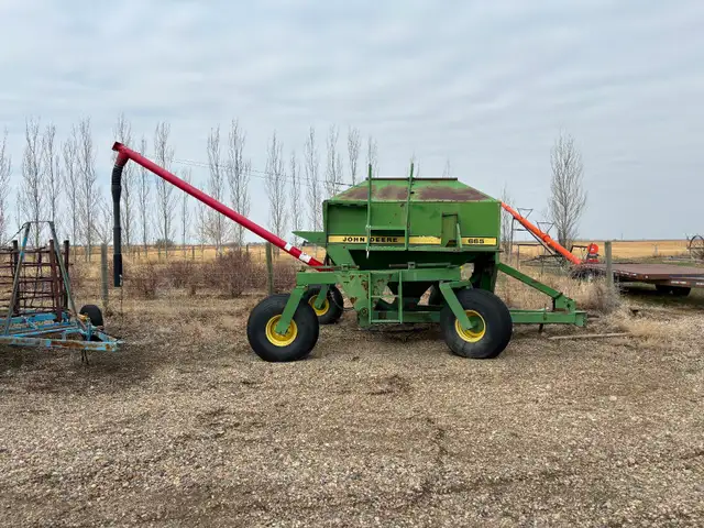 John Deere 665 Double Hopper Nurse Tank
