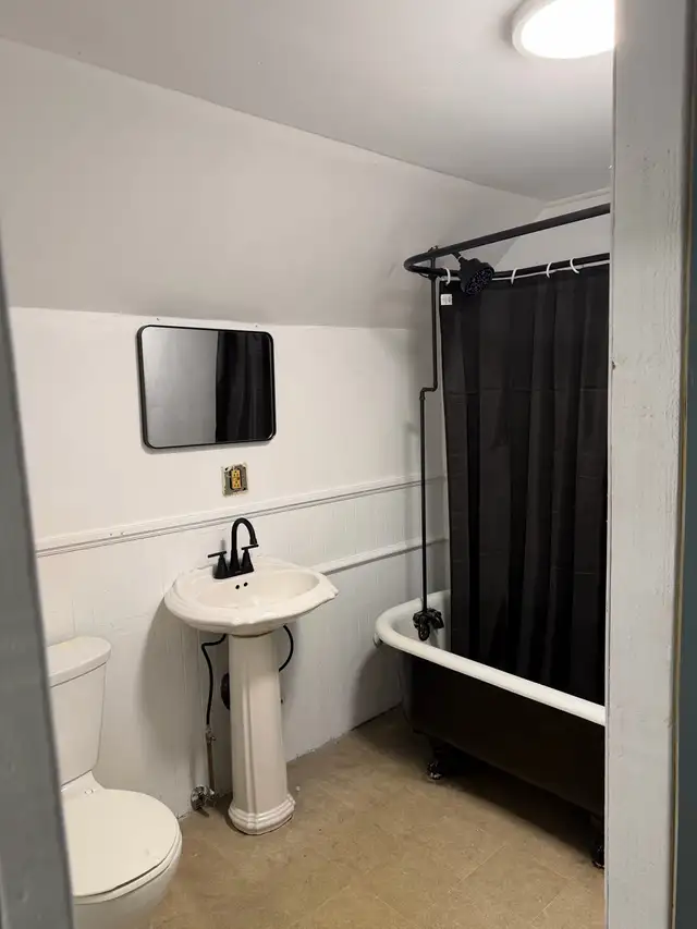 2 Bedroom Apt - Photo 2