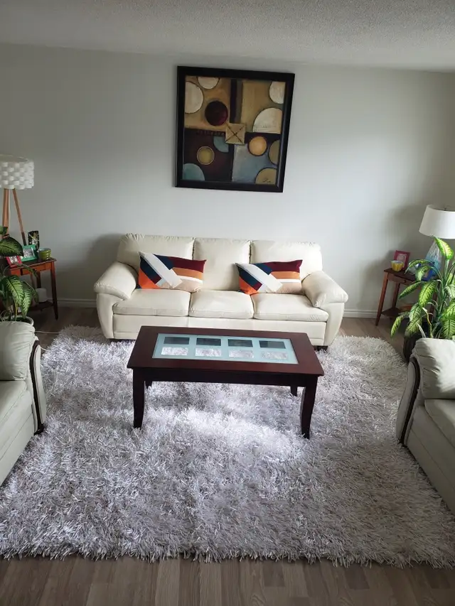 - Leather Sofa and 2 leather chairs for sale in Hamilton, Ontari