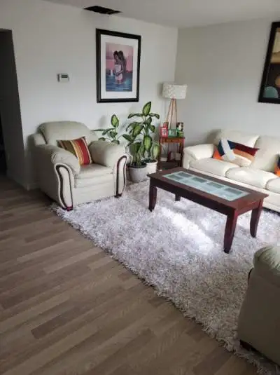 - Leather Sofa and 2 leather chairs for sale in Hamilton, Ontari - Photo 2