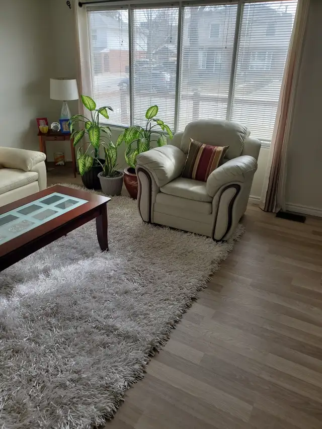 - Leather Sofa and 2 leather chairs for sale in Hamilton, Ontari - Photo 3