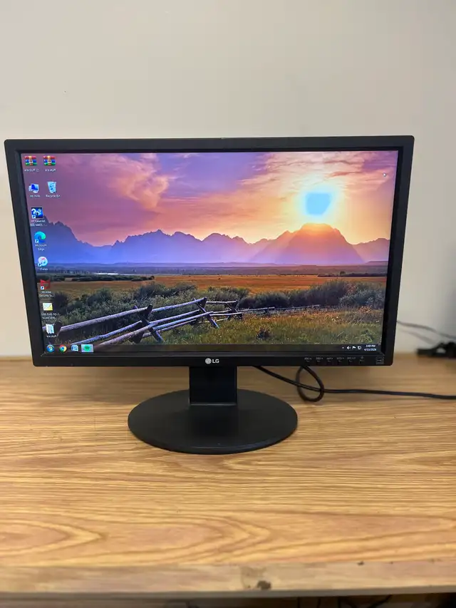 LG 2 x 22" W/ Stand - Photo 2