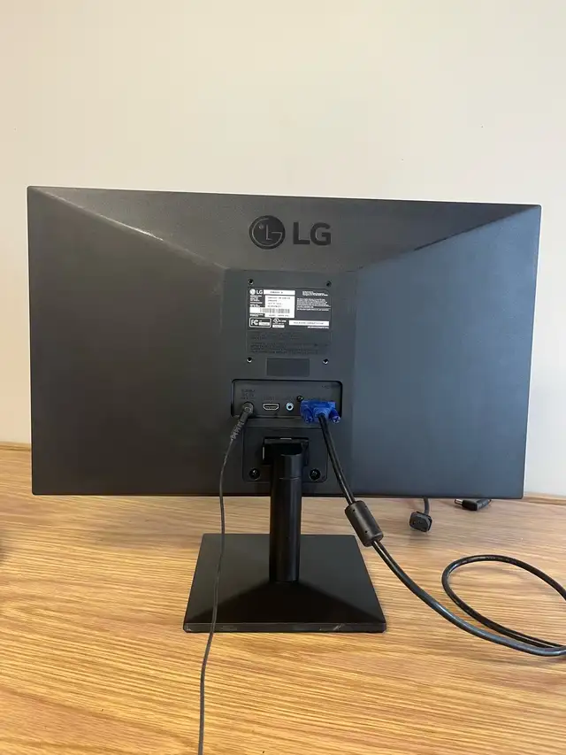 LG 2 x 22" W/ Stand - Photo 3