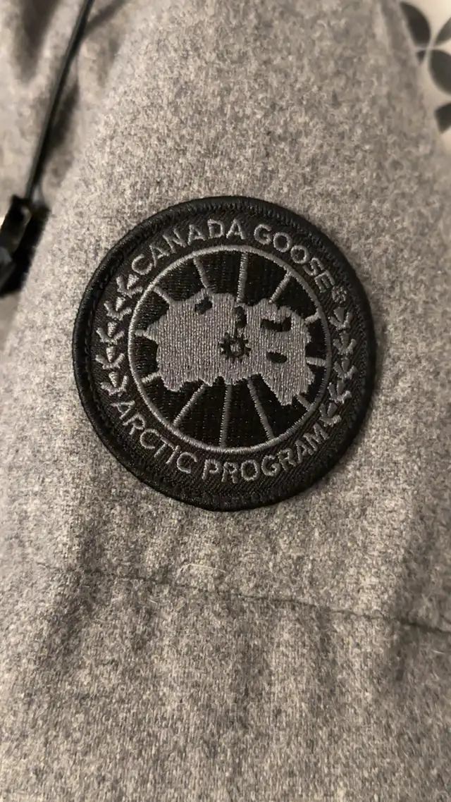 Canada Goose MacMillan Wool Parka (Grey/Large) - Photo 2