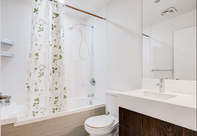 1BR Condo Downtown Toronto| Balcony |Free Street Parking | $2295 - Photo 5