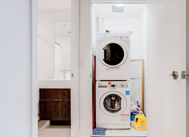 1BR Condo Downtown Toronto| Balcony |Free Street Parking | $2295 - Photo 6