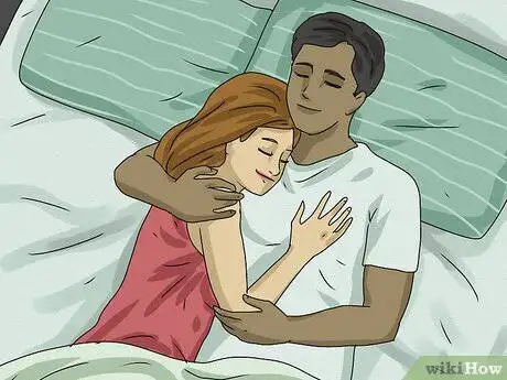 looking for a cuddle companion - Photo 3