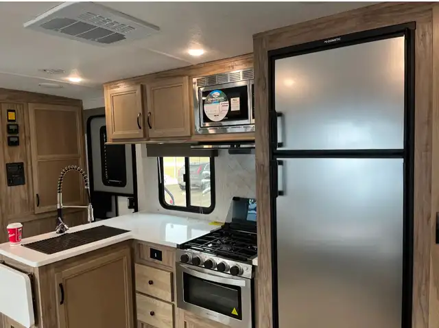 Description 2022 SolAire Ultra Lite 294DBHS - Photo 2