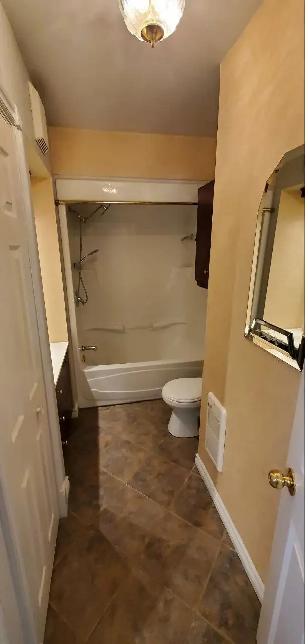 Beau 7 1/2 sur 2 niveaux alouer - Photo 2