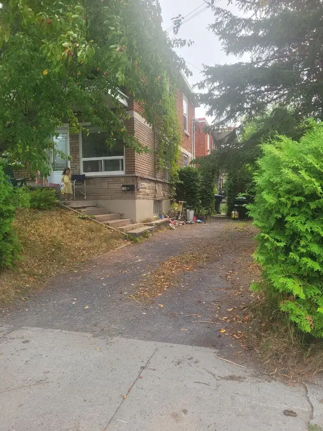 Beau 7 1/2 sur 2 niveaux alouer - Photo 4