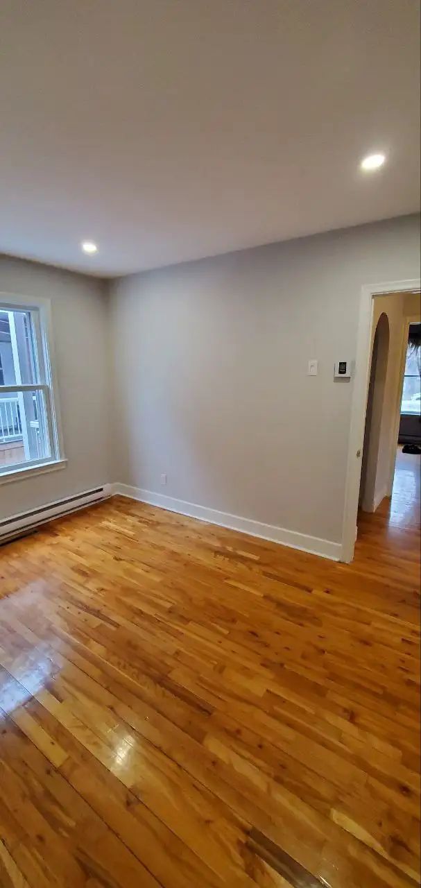 Beau 7 1/2 sur 2 niveaux alouer - Photo 10