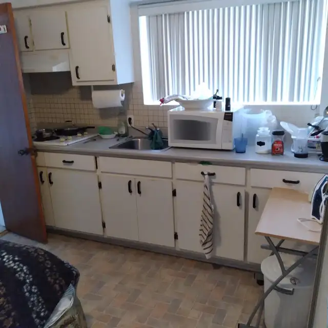 AHUNTSIC :  2 ½ Chauffé, éclairé, eau chaude, frigo poêle - Photo 2