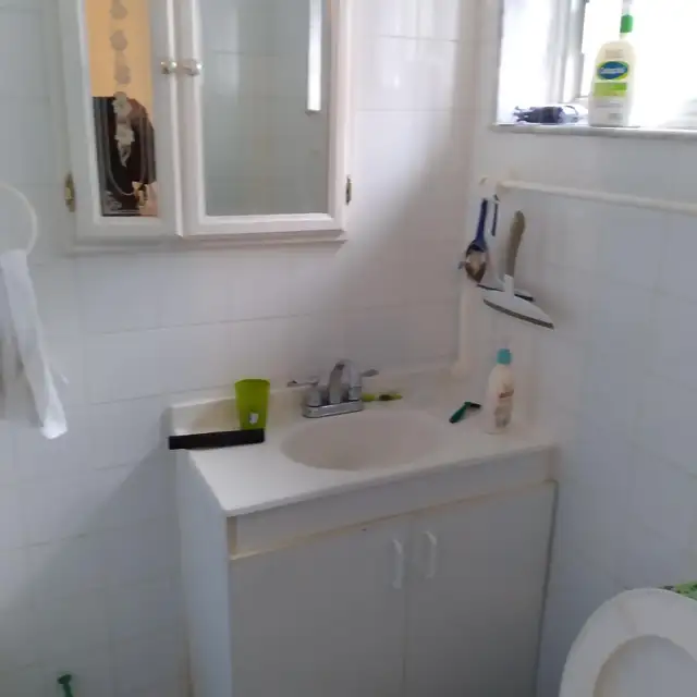 AHUNTSIC :  2 ½ Chauffé, éclairé, eau chaude, frigo poêle - Photo 4