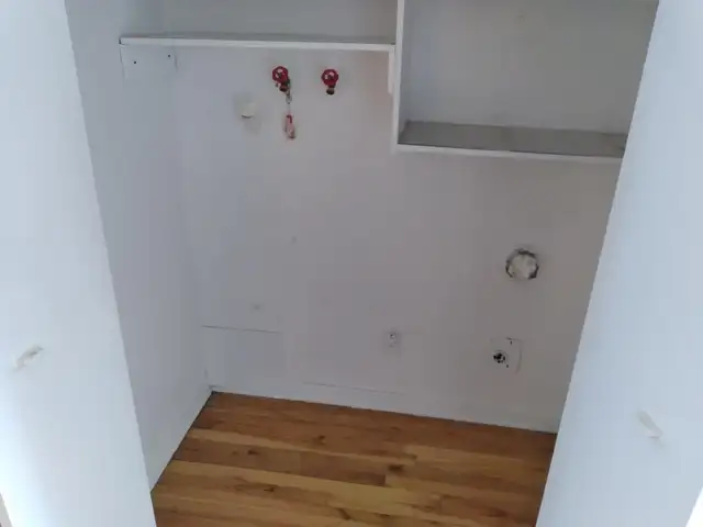 SAINT LEONARD – TRES TRES  GRAND 4 ½ HAUT TRIPLEX - PARC - Photo 5